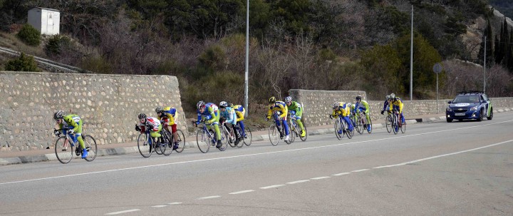 Интенсивный тренировочный процесс «Cycling team «BERDSK” - сложная система, разработанная с научным подходом. Гонщики команды отправляются на длительную тренировку. Шоссейные тренировки продолжаются от трёх до четырех часов интенсивной работы. За это время гонщики проезжают более 100 километров по гористой местности.